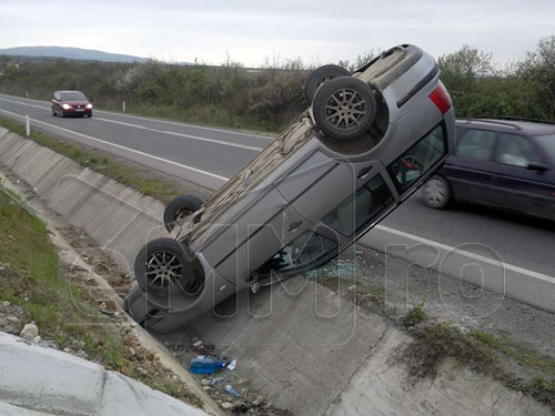 Accident, masina rasturnata